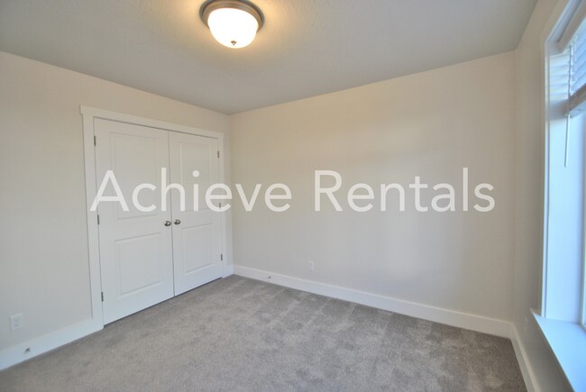 Building Photo - 368 E 2075 N