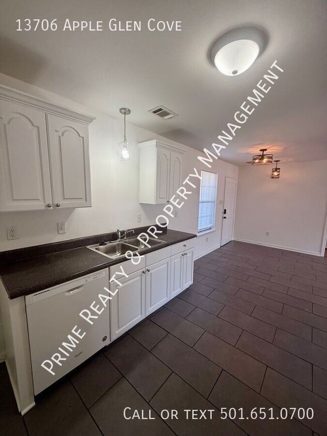 Building Photo - 13706 Apple Glen Cove