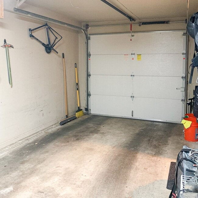 Building Photo - Fremont townhouse in prime location!!!