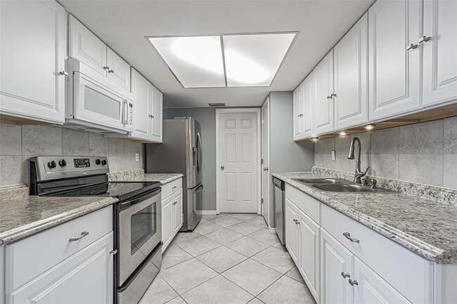 Building Photo - 1529 Larkin Rd