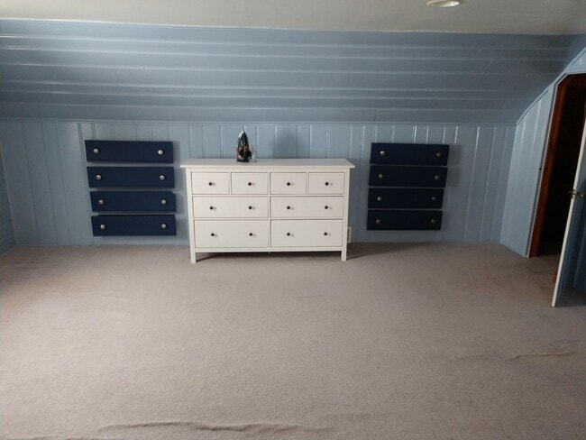 Building Photo - **Lake Nokomis Beauty! 3 Bed 1 Bath!**