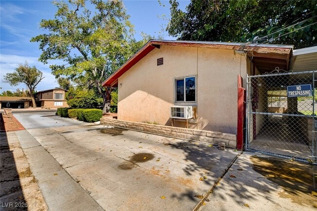 Building Photo - 5649 Sheila Ave