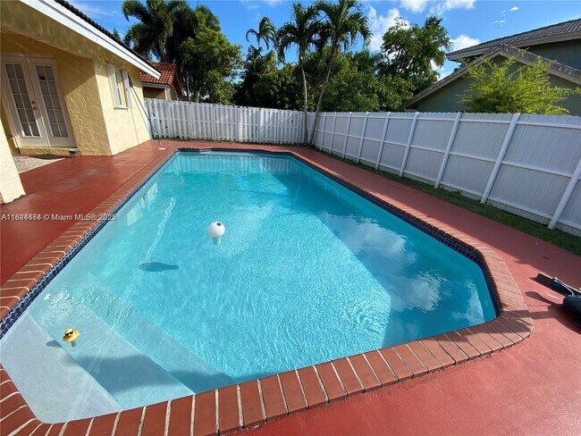 Building Photo - 16852 SW 148th Ave