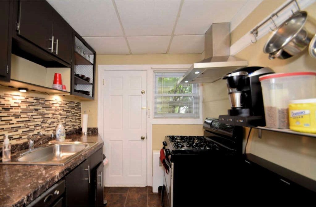 Building Photo - 245 Pensdale St