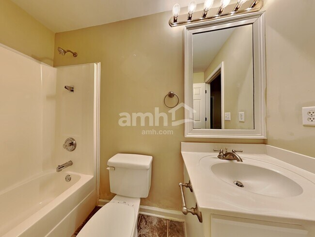 Building Photo - 1905 Ascot Terrace NW