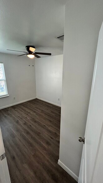 Building Photo - 1103 Attas Ave