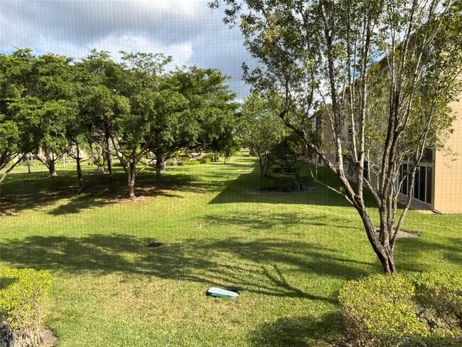 Building Photo - 1651 SW 127th Ave