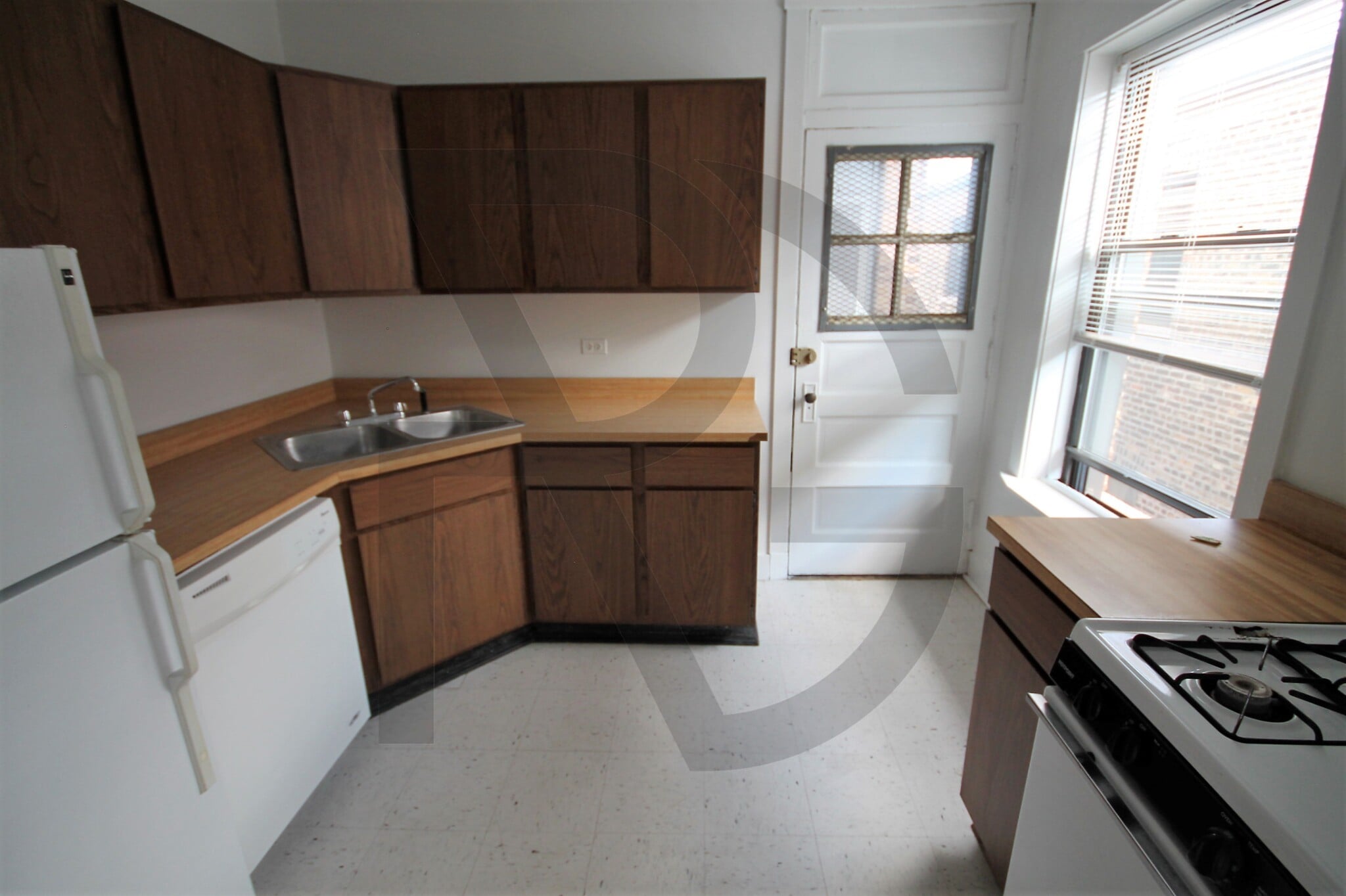 Building Photo - 3523 N Racine Ave