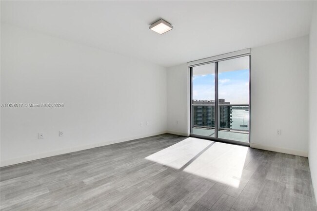 Building Photo - 1500 Bay Rd