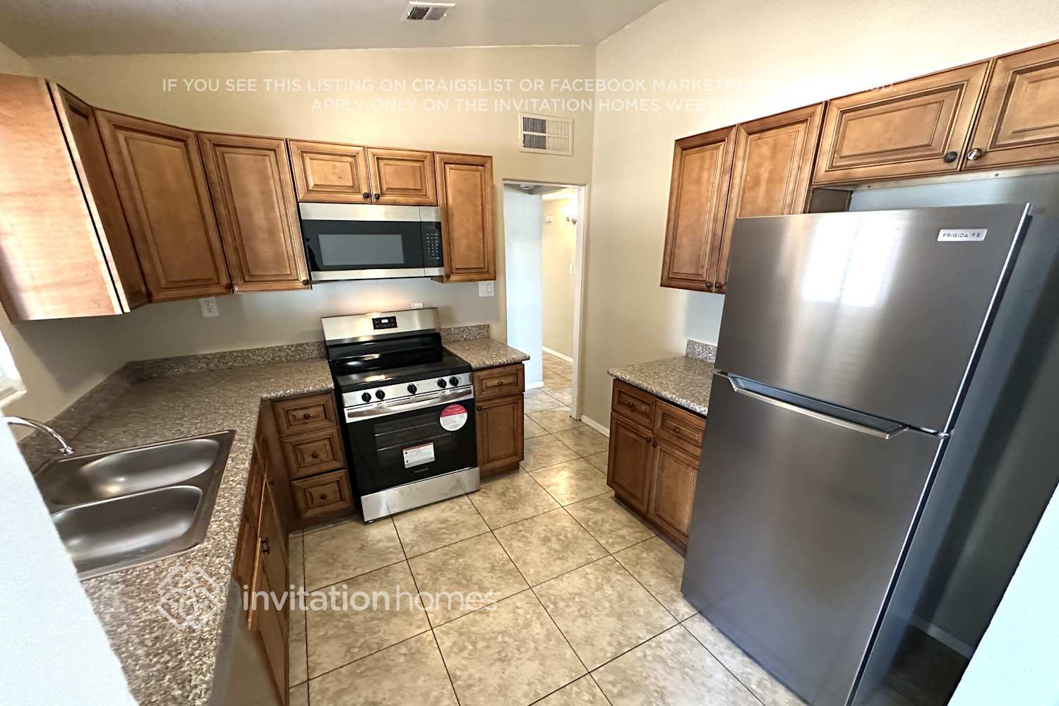 Building Photo - 3220 E Monte Vista Rd