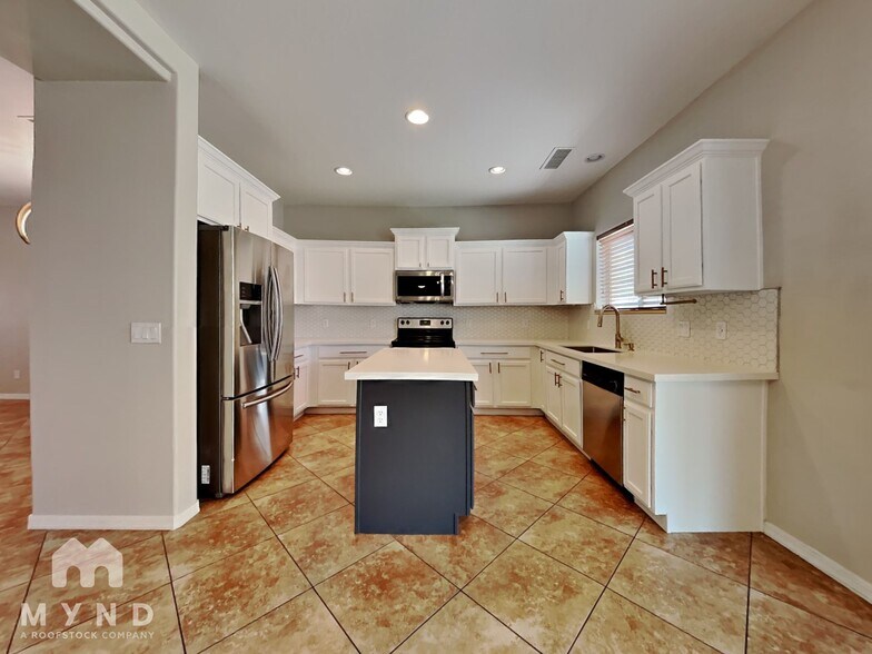 Building Photo - 18646 W Mission Ln