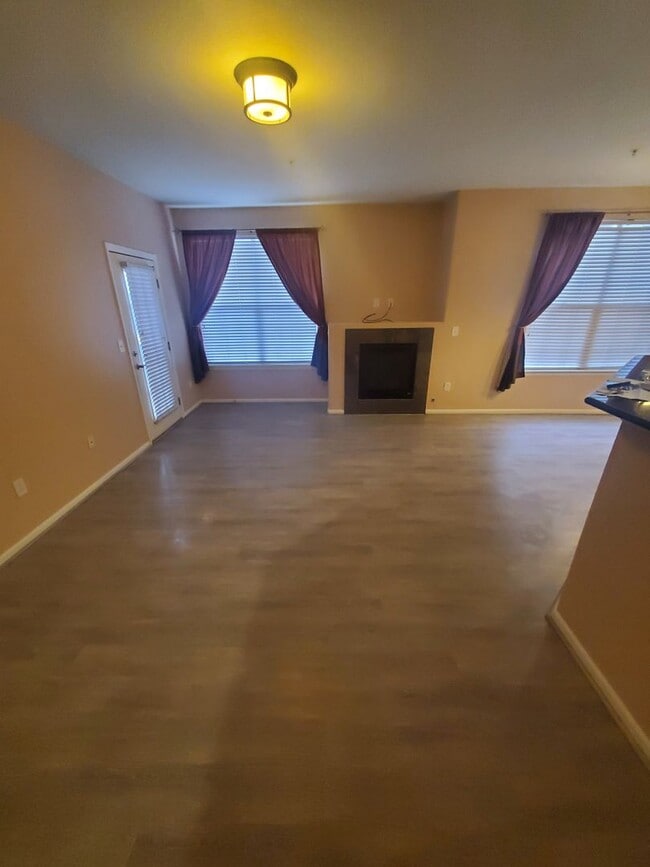Building Photo - Spacious 2B/2B Main Level Condo With Garage NOW AVAILABLE