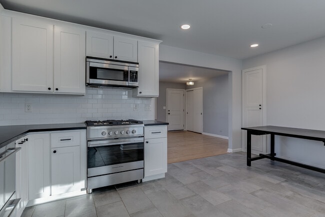 Building Photo - 1311 E Euclid Ave