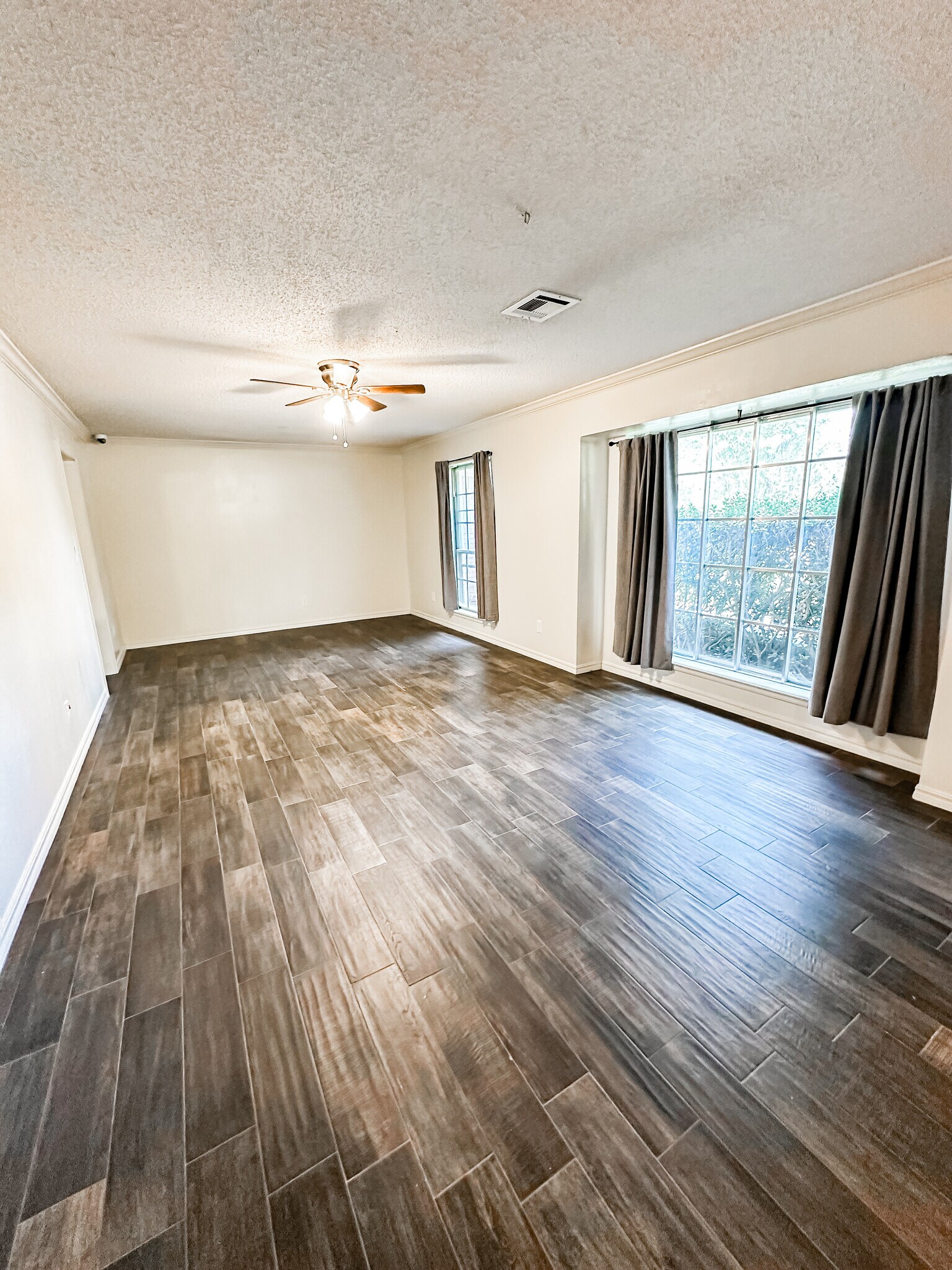 Building Photo - 1118 NW Becontree Dr