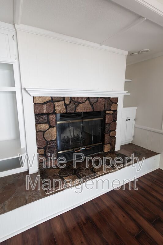 Building Photo - 1172 Southwood Dr
