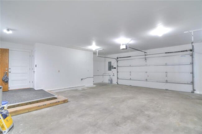 Building Photo - 3 bedroom in Decatur IL 62526