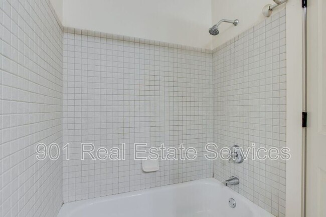 Building Photo - 420 S Front St