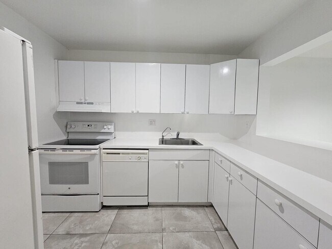 Building Photo - 8000 S Colony Cir
