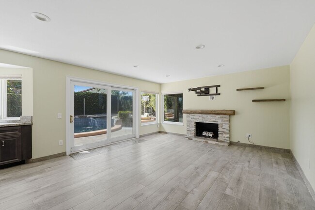 Building Photo - 29142 Bobolink Dr