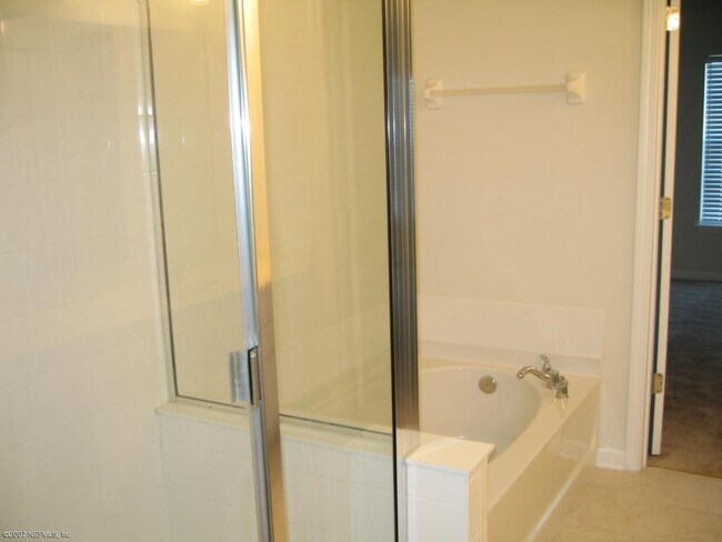 Building Photo - 11177 Castlemain Cir W