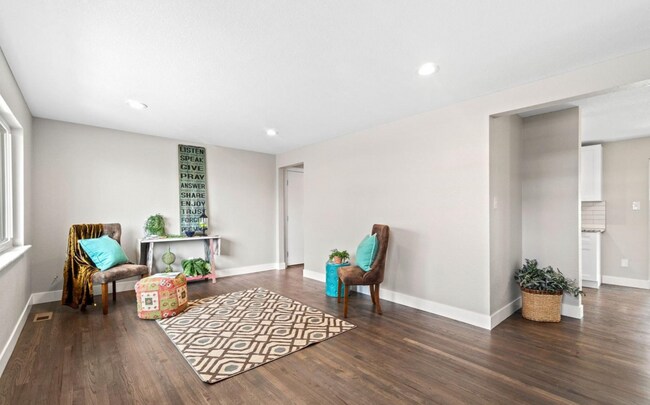 Building Photo - 89 W 81st Pl
