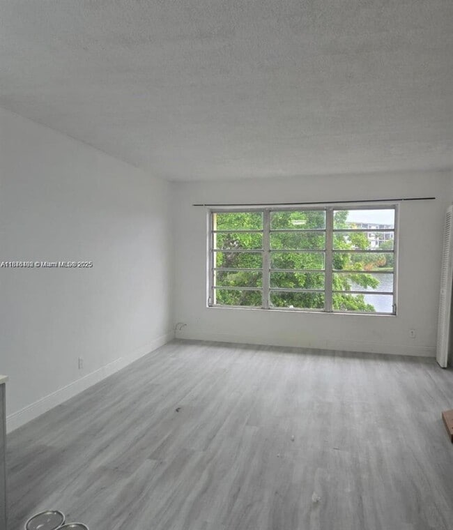 Building Photo - 1 bedroom in North miami FL 33179