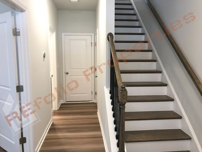 Building Photo - Beautiful 3 Story 4 Bedrooms 2 Car Garage ...