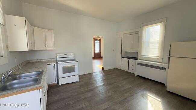 Building Photo - 2121 Culbertson Ave