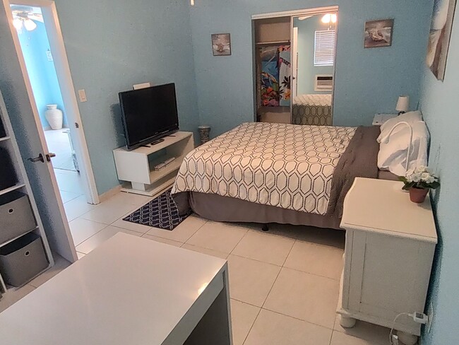 Building Photo - 3240 NE 16th St