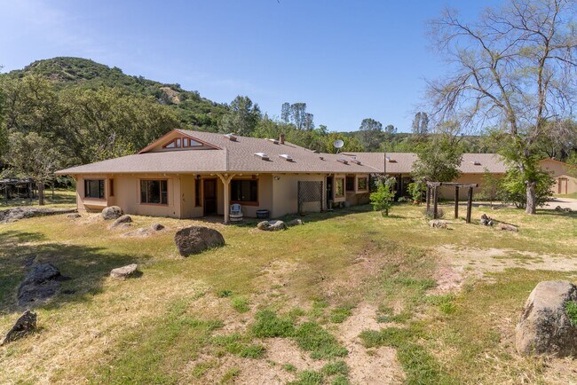 Building Photo - 3700 Las Pilitas Rd