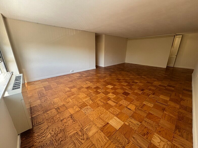 Building Photo - 16 Monmouth Ct