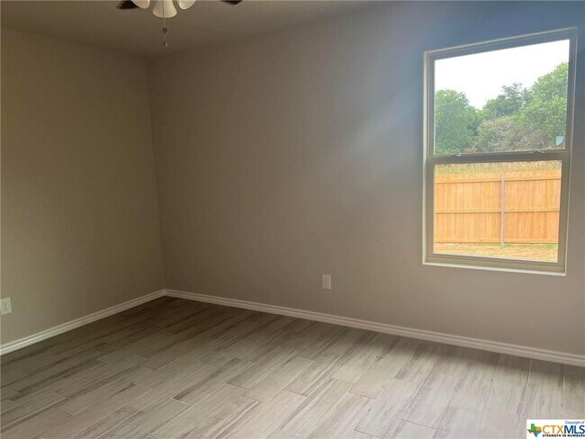 Building Photo - 333 Arnold Dr