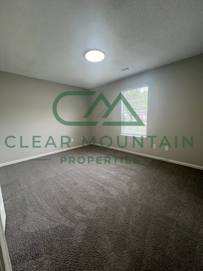 Building Photo - WINTER IS COMING - REDUCED RENT $1700