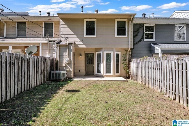 Building Photo - 4728 Cheshire Cir