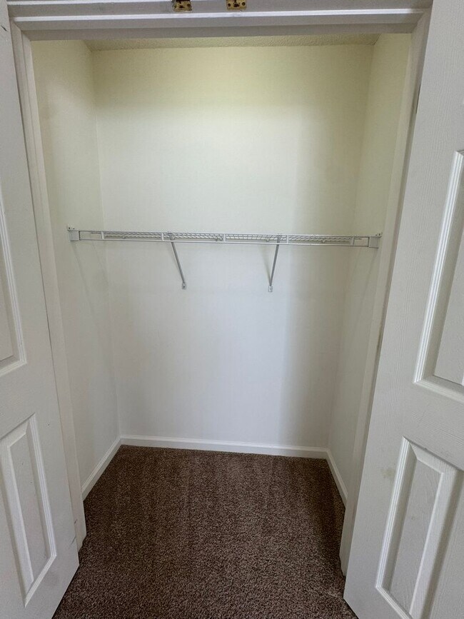 Building Photo - 141 Springwood Ln