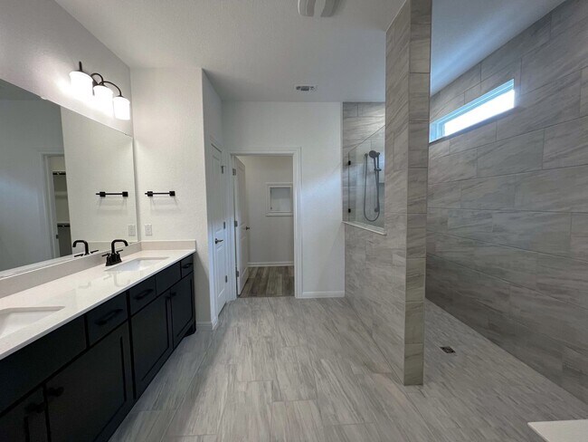 Building Photo - 106 Middle Crk Rd