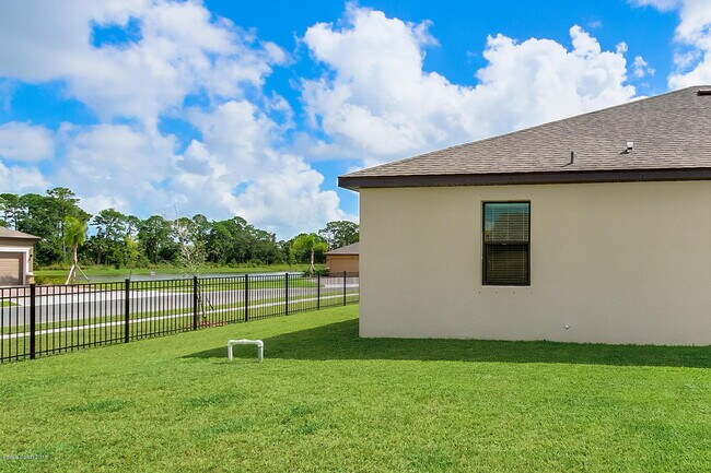 Building Photo - Sawgrass Lakes
