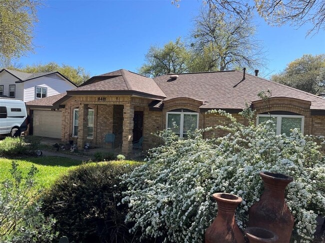 Building Photo - 6401 Woodcrest Dr