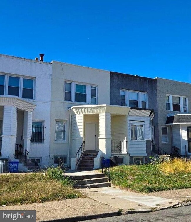 Building Photo - 2642 S 67th St