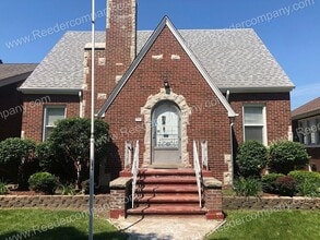 Building Photo - 1944 Davis Ave