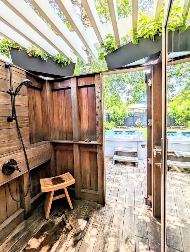 Building Photo - Remodeled Home Next To Zilker Park - 3 BR / 2 BA