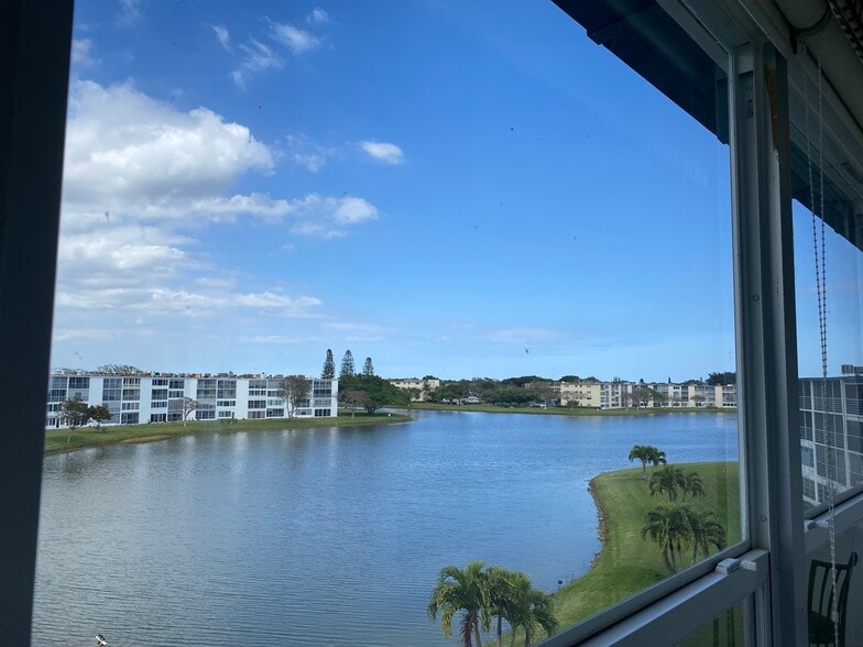 Building Photo - 4048 Exeter C