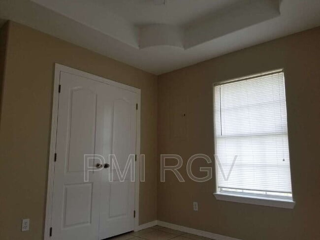 Building Photo - 8314 N Val Verde Rd