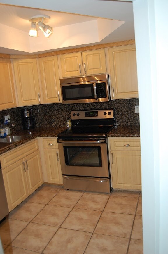 Building Photo - 4013 N Ocean Dr