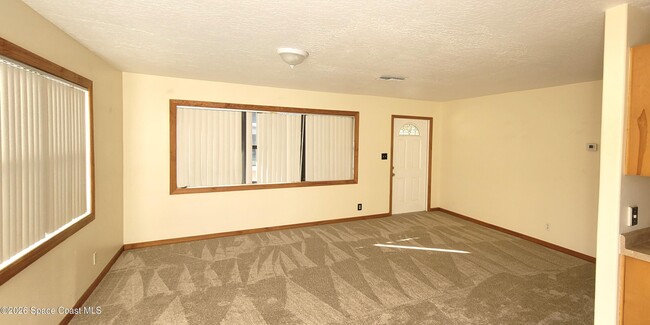 Building Photo - 1048 Hazelwood Dr