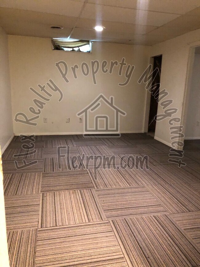 Building Photo - New on The Market....drive by today to take a look!!