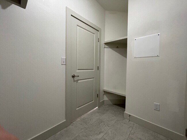 Building Photo - Recently Built 4/2/2 in Frenship ISD!