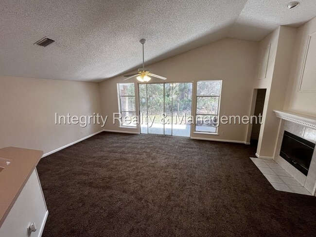 Building Photo - 3 bed/ 2 bath in Eagle Harbor