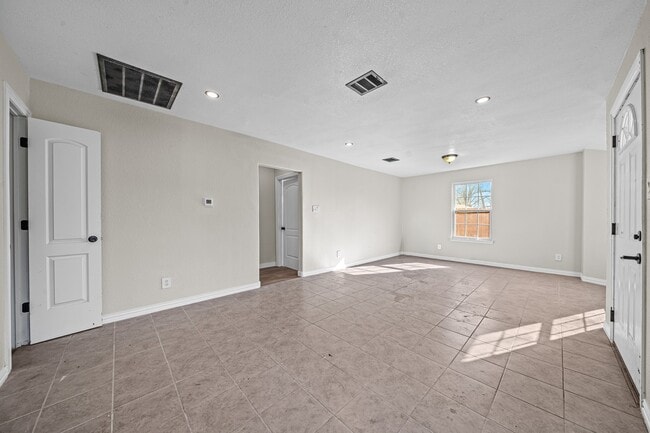 Building Photo - 6911 Sherwood Dr