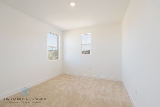 Building Photo - 15437 La Subida Dr